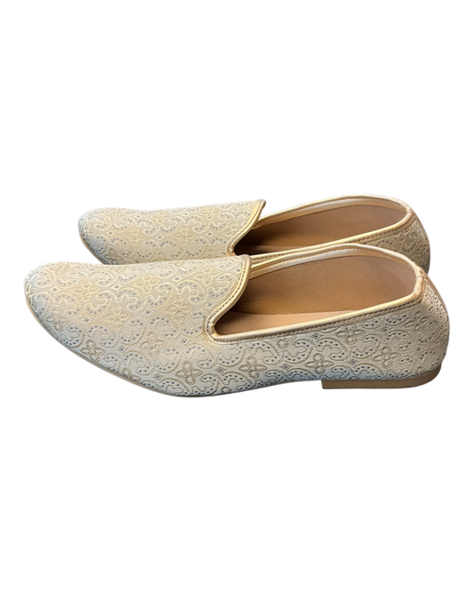 Very Comfortable Gold Brocade Loafer Style Mojri - Indian Mens shoes - Mojari , Khossay - YD2603