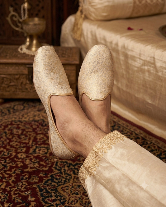Very Comfortable Gold Brocade Loafer Style Mojri - Indian Mens shoes - Mojari , Khossay - YD2603