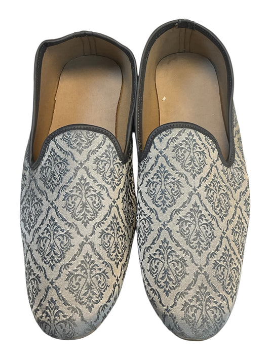 Very Comfortable Silver Grey Brocade Loafer Style Mojri - Indian Mens shoes - Mojari , Khossay - YD2602