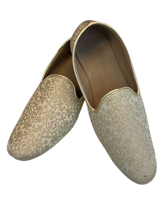 Very Comfortable Gold Brocade Loafer Style Mojri - Indian Mens shoes - Mojari , Khossay - YD2305