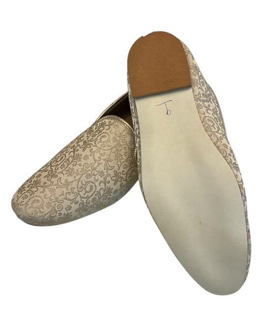Very Comfortable Gold Brocade Loafer Style Mojri - Indian Mens shoes - Mojari , Khossay - YD2305