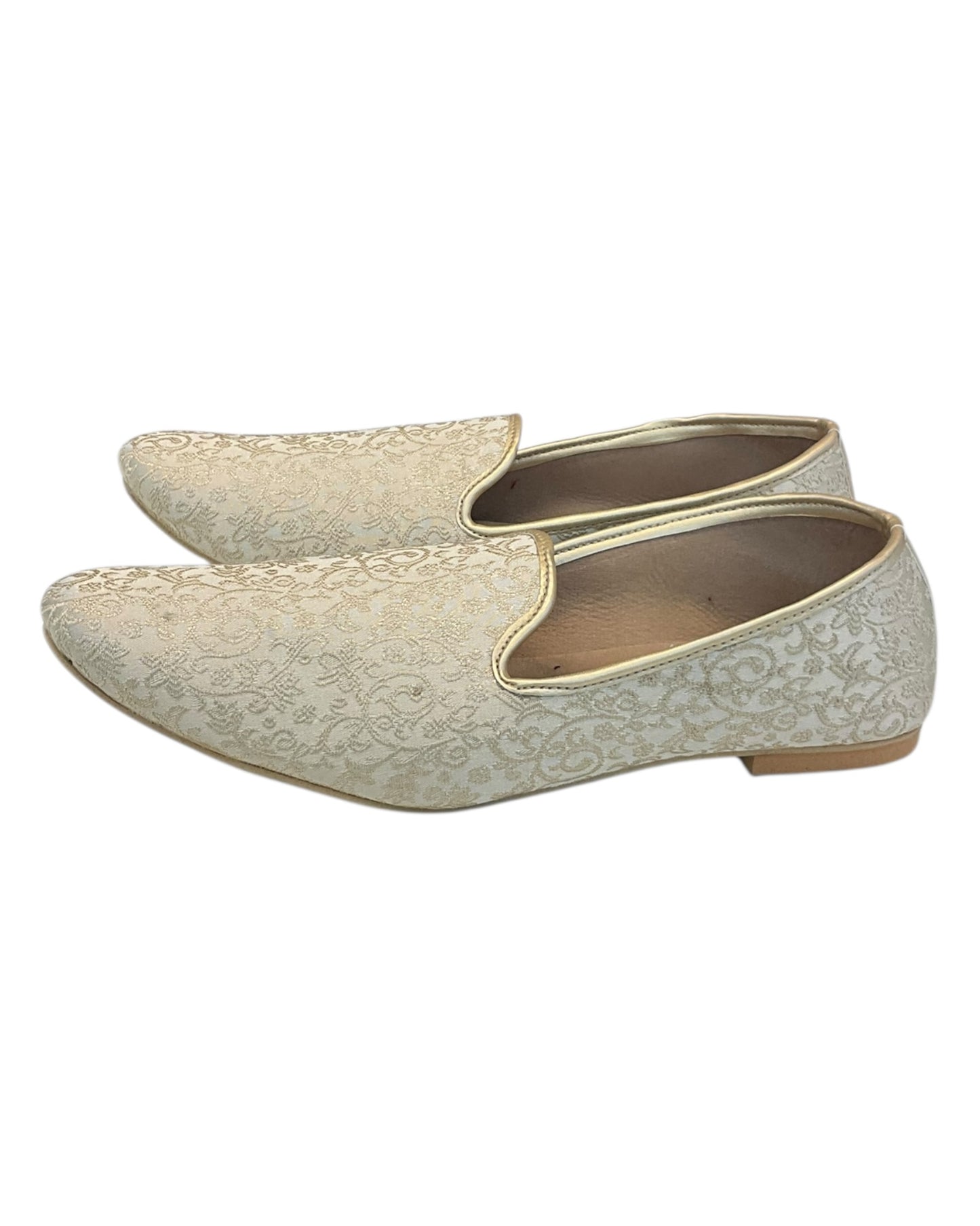 Very Comfortable Gold Brocade Loafer Style Mojri - Indian Mens shoes - Mojari , Khossay - YD2305