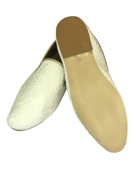 Very comfortable Cream Brocade Loafer Style Indian Mens shoes - Mojari, Khossay - YD2305