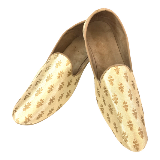 Very comfortable Brocade Gold Loafer style Mojri - Indian Mens shoes - Mojari, Khossay - YD2101C