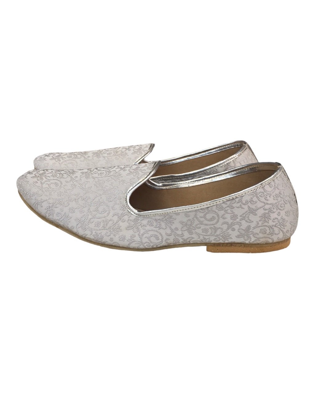 Very comfortable Silver / Light Grey Brocade Loafer Style Indian Mens shoes - Mojari, Khossay - YD2305 - Prachy Creations